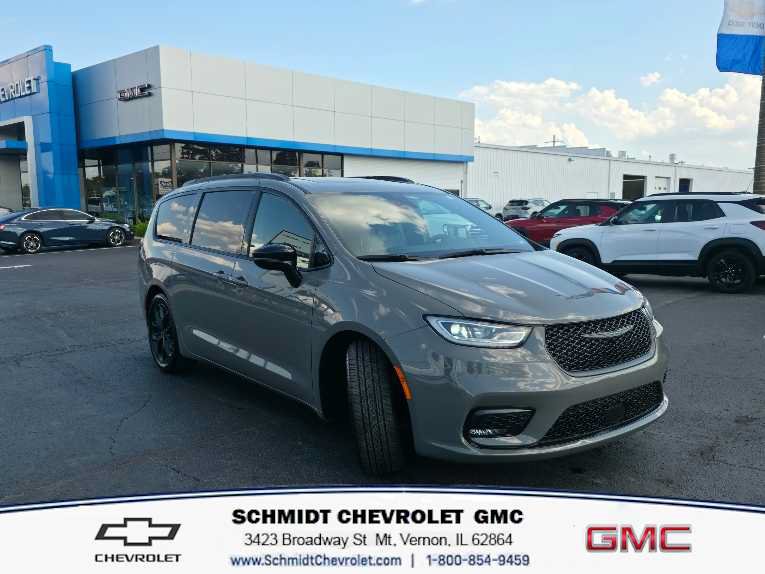 Used 2025 Chrysler Pacifica Limited FWD image 3