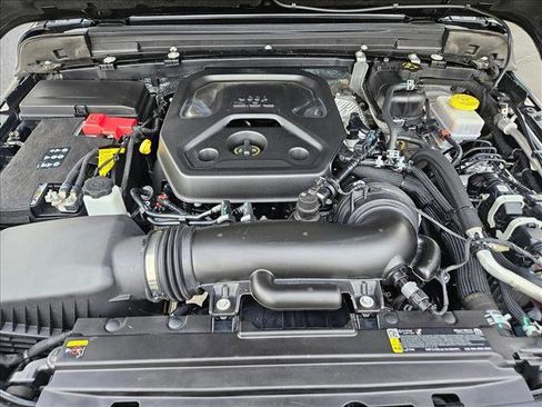 Used 2025 Jeep Wrangler Sport S image 22