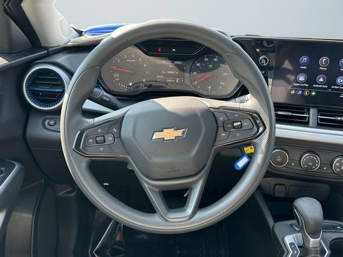 Used 2025 Chevrolet Trax LS w/ LS Convenience Package FWD image 12