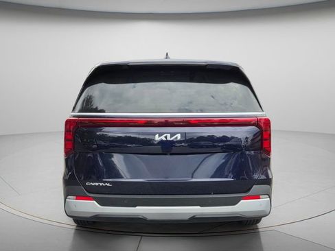 Used 2025 Kia Carnival FWD image 8