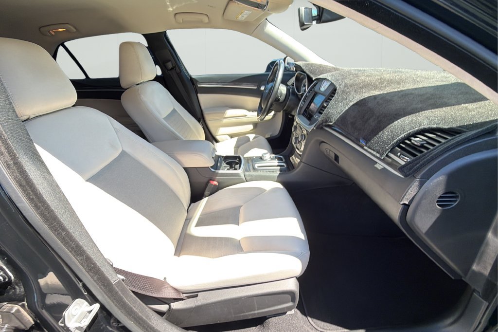 Used 2022 Chrysler 300 Touring w/ Sport Appearance Package RWD image 14