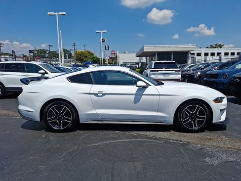 Used 2022 Ford Mustang Premium RWD image 7