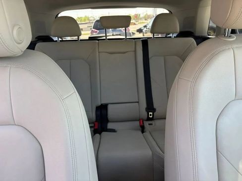 Used 2020 Audi Q3 2.0T Premium w/ Convenience Package image 18