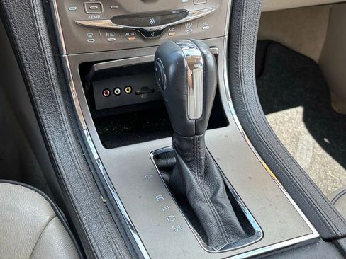 Used 2012 Lincoln MKX FWD image 12