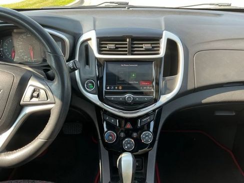 Used 2018 Chevrolet Sonic LT w/ Fun and Sun Package FWD image 21
