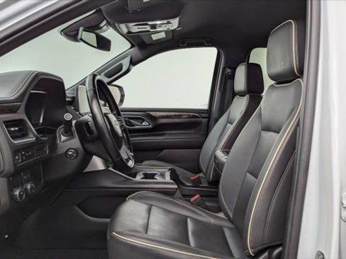 Used 2023 Chevrolet Suburban Premier image 14