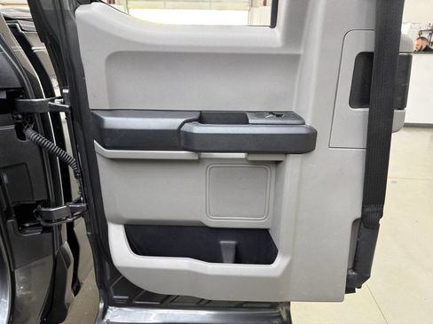 Used 2017 Ford F150 XL w/ Equipment Group 101A Mid AWD/4WD image 12