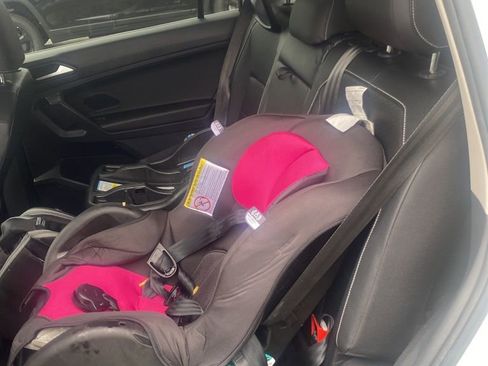 Used 2021 Volkswagen Tiguan SE R-Line image 12