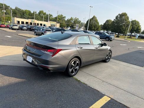 Used 2023 Hyundai Elantra SEL w/ Convenience Package FWD image 3