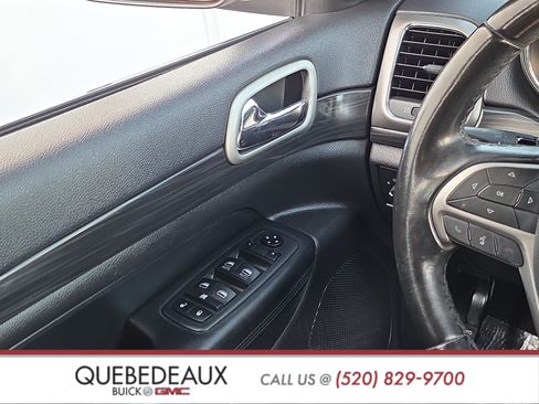 Used 2020 Jeep Grand Cherokee Laredo w/ Laredo X Package RWD image 21