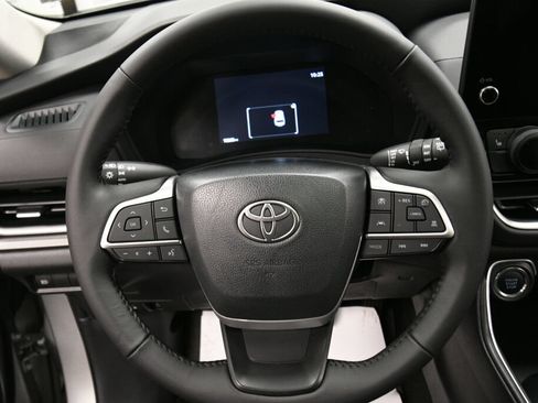 Used 2025 Toyota Grand Highlander AWD image 12