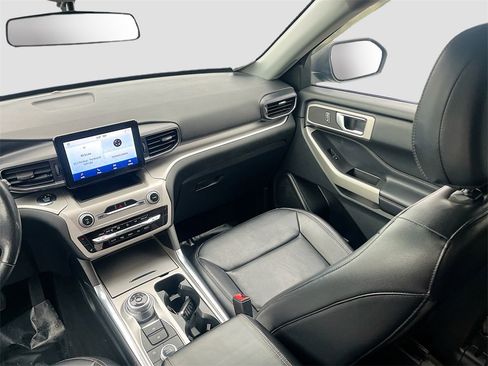 Used 2021 Ford Explorer XLT w/ Equipment Group 202A image 22