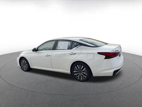 Used 2025 Nissan Altima 2.5 SV image 10