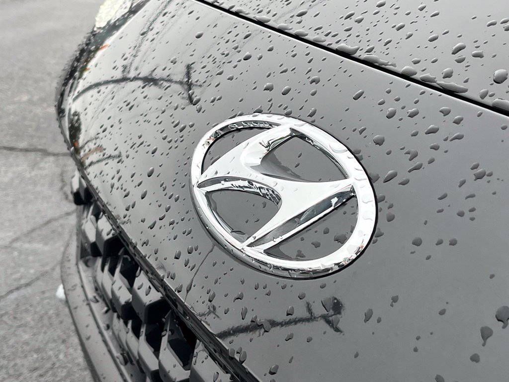 Used 2023 Hyundai Kona SE w/ Cargo Package FWD image 4