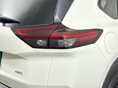 Used 2022 Nissan Rogue S AWD/4WD image 34