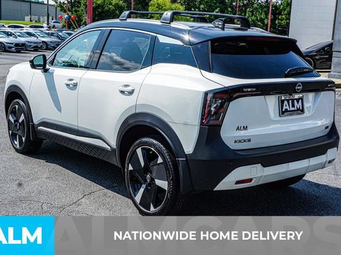 Used 2025 Nissan Kicks SR FWD image 5