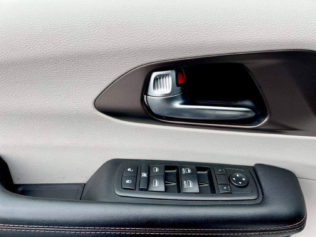 Used 2019 Chrysler Pacifica LX w/ Tire & Wheel Group FWD image 20