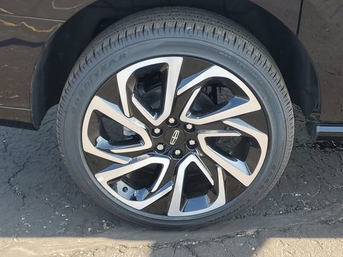 New 2026 Lincoln Navigator L Reserve AWD/4WD image 5