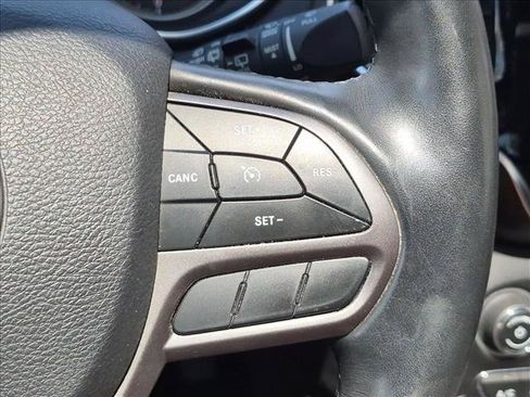 Used 2019 Jeep Cherokee Limited AWD/4WD image 12