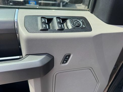 Used 2018 Ford F150 XLT w/ Equipment Group 302A Luxury AWD/4WD image 13