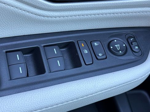 New 2026 Honda Odyssey Touring image 13