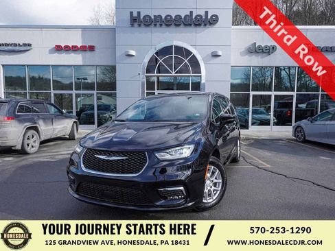 New 2026 Chrysler Pacifica Select image 1