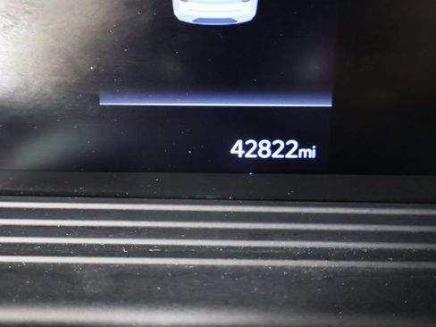 Used 2023 Hyundai Venue SEL image 33