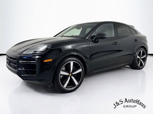Used 2024 Porsche Cayenne Turbo w/ Premium Package Plus (PP1) AWD/4WD image 3