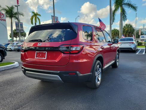 Used 2025 Honda Pilot EX-L image 11
