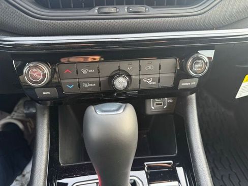 New 2026 Jeep Compass Latitude image 20