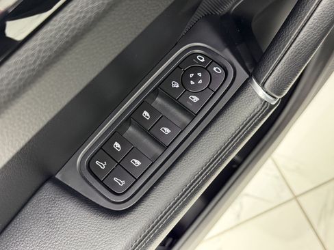 Certified 2023 Porsche Cayenne AWD/4WD image 28