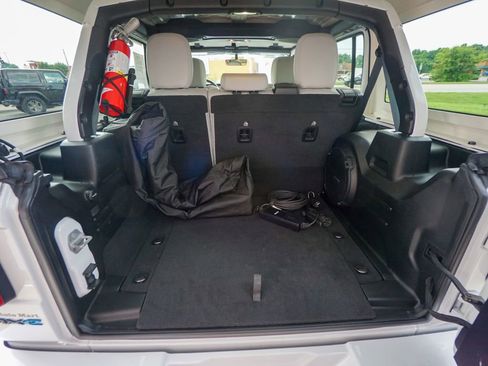 Used 2021 Jeep Wrangler Unlimited Sahara image 32