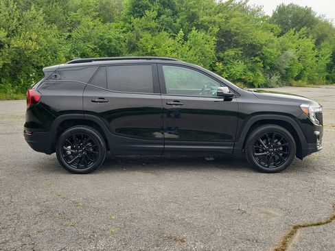 Used 2023 GMC Terrain SLT w/ Infotainment Package II AWD/4WD image 4