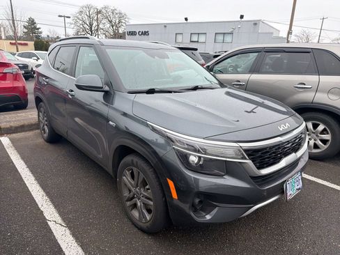 Certified 2023 Kia Seltos S w/ Navigation Package image 3