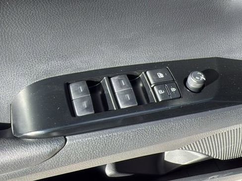 Used 2025 Toyota Camry LE w/ Convenience Package image 18