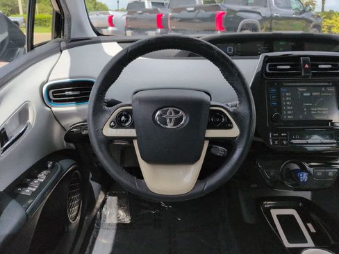 Used 2016 Toyota Prius Four FWD image 15