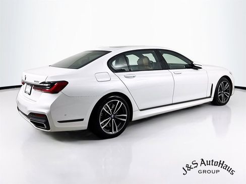 Used 2022 BMW 750i xDrive w/ M Sport Package image 7