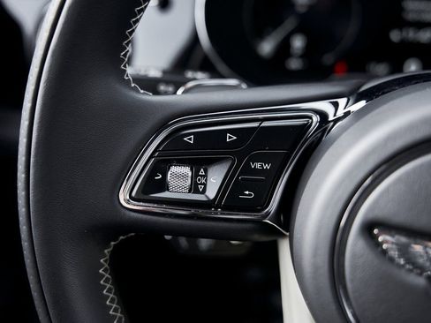 Used 2023 Bentley Bentayga Extended Wheelbase AWD/4WD image 59