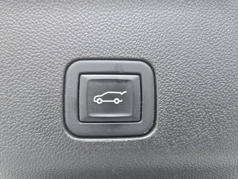 Used 2022 Chevrolet Tahoe High Country RWD image 8