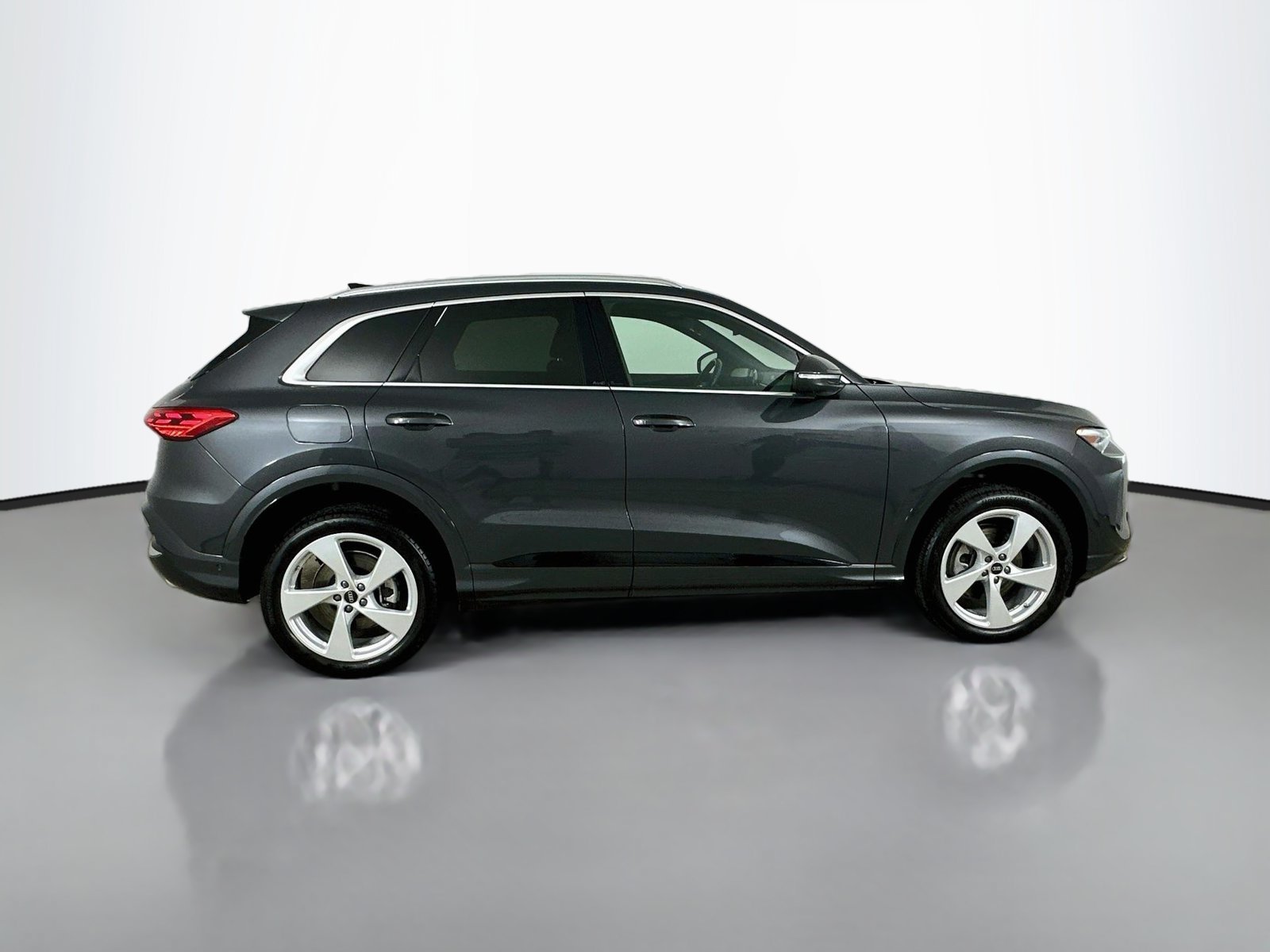 Certified 2025 Audi Q5 Premium Plus w/ Premium Plus AWD/4WD image 4