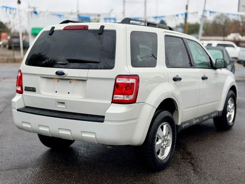 Used 2011 Ford Escape XLT AWD/4WD image 2