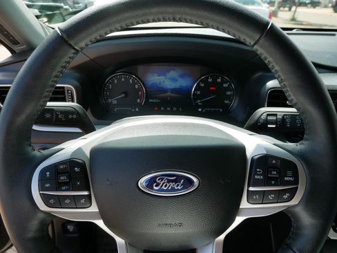 Used 2024 Ford Explorer XLT w/ Equipment Group 202A AWD/4WD image 11
