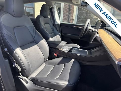 Used 2024 Tesla Model Y Long Range AWD/4WD image 9