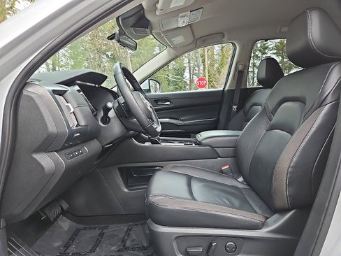 Certified 2023 Nissan Pathfinder SL image 12