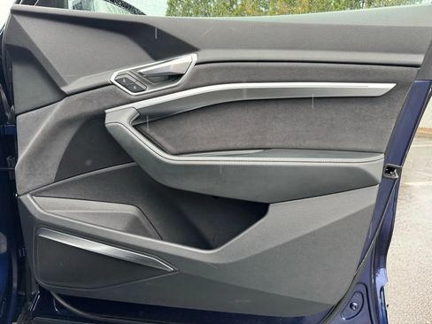 Used 2022 Audi e-tron S Premium Plus image 40