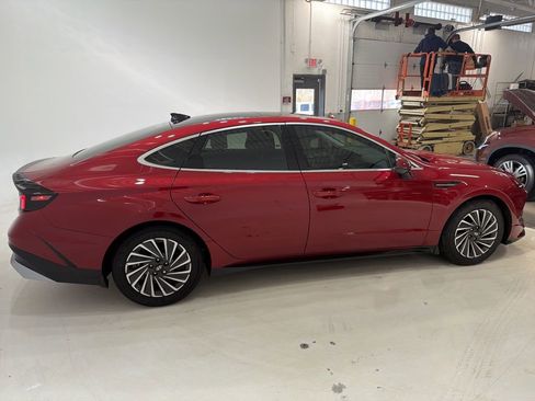 Certified 2025 Hyundai Sonata Limited FWD image 7
