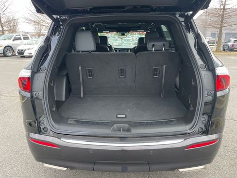 Used 2024 Buick Enclave Essence w/ Experience Buick Package image 7