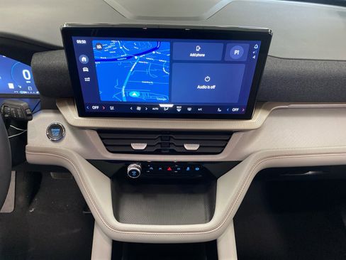 New 2026 Ford Explorer Active w/ Active Comfort Package image 30