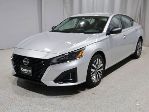 Used 2024 Nissan Altima 2.5 SV AWD/4WD image 7