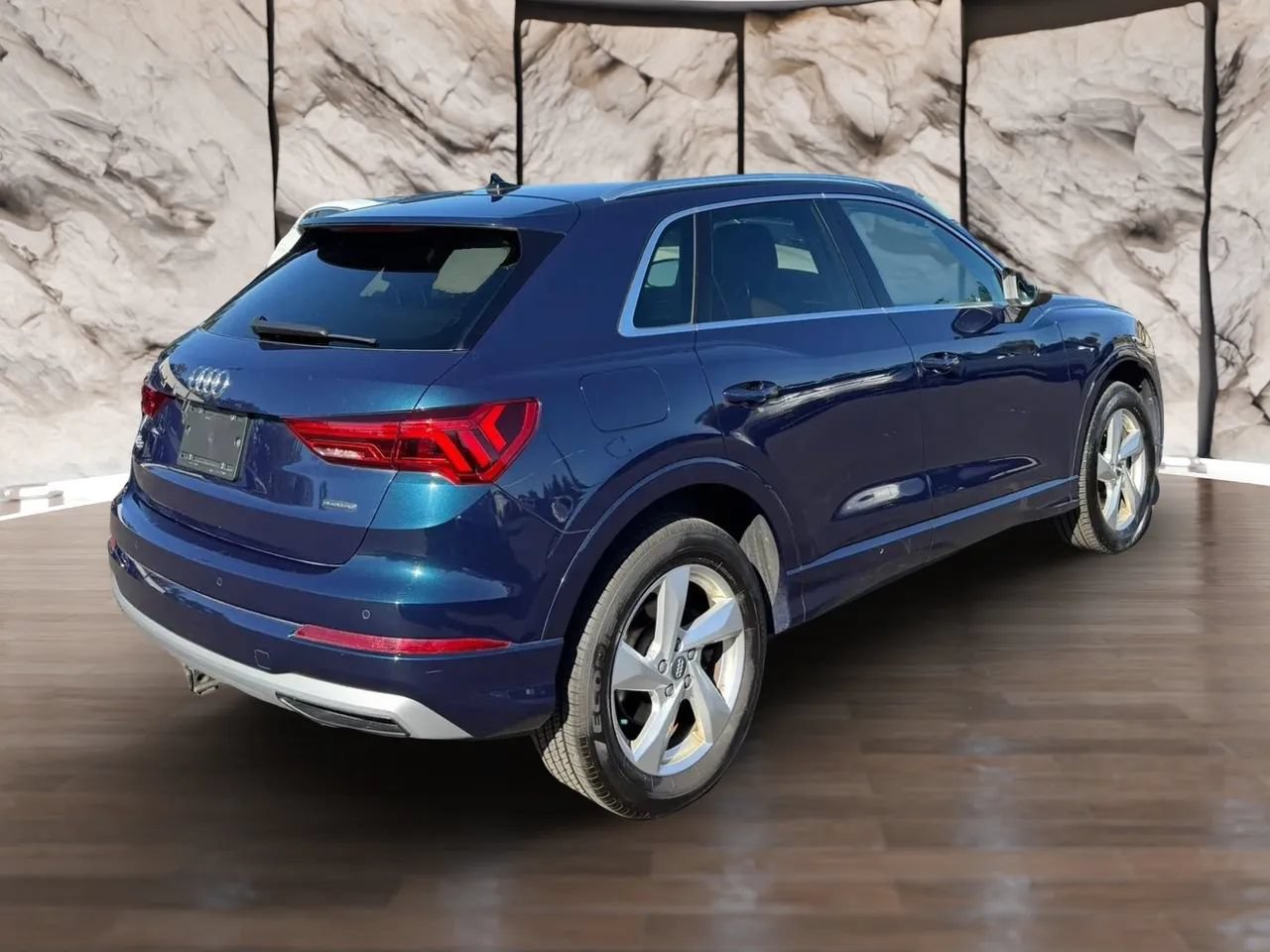 Used 2020 Audi Q3 2.0T Premium w/ Convenience Package AWD/4WD image 4